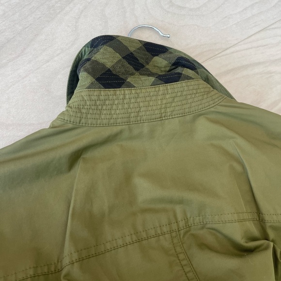 Burberry Safari jacket with belt. Military green. Size 4. Never worn - Picture 8 of 9